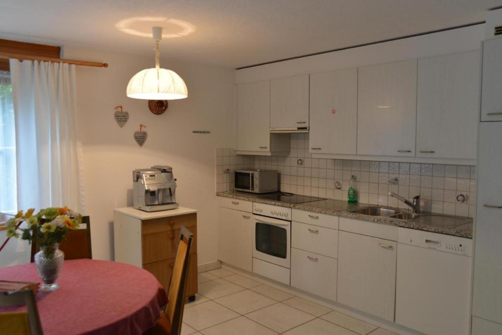 Bed And Breakfast - Die Aelplersuit Fuer Backpackers Im Berghuesli Linthal Esterno foto